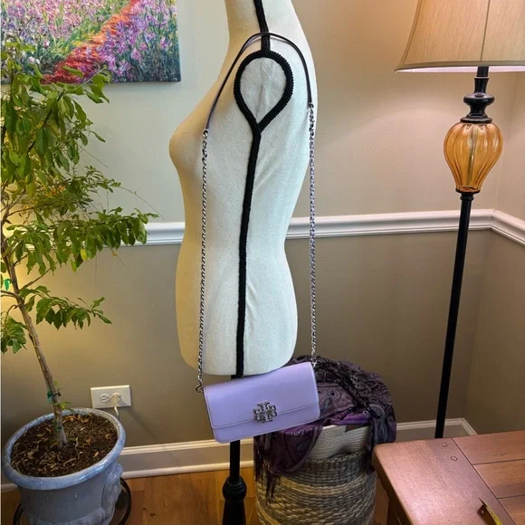 Gorgeous~Tory Burch Patent Chain Wallet W/Wristlet In Lavender NEW No Tags!💜 - Picture 2 of 13